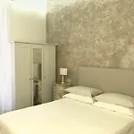 Vicolo Del Lupo 4*